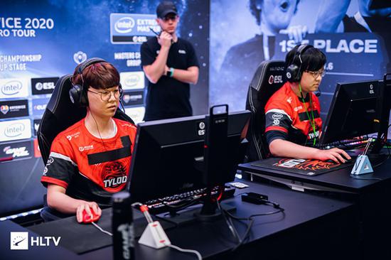 JoyCon变身鼠标 Switch2畅玩MOBA游戏的新选择