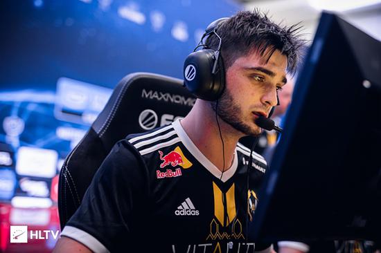 T1战胜iG晋级S15全球总决赛瑞士轮