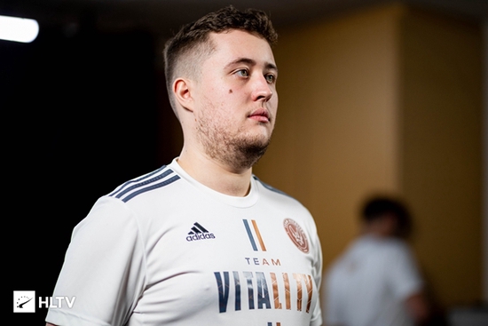 无畏契约手游体验评测：一加Ace 5至尊版完美还原端游快感